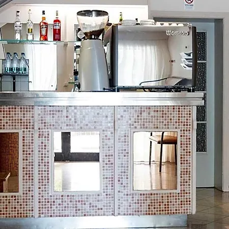 Laura Hotel *