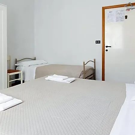 Hotel Laura *